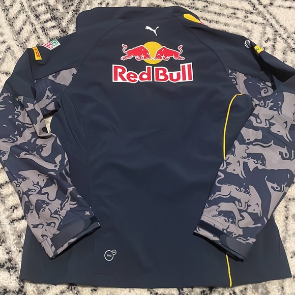 Red Bull Racing Formula 1 Team Hooded All Weather Jacket Puma woman’s M - Picture 2 of 7